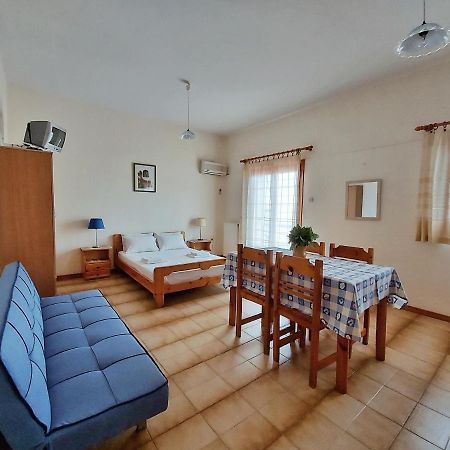 Seaview- 2 Space - Selfcatering Apartment - Helen No 3 Xiropigado Exterior photo