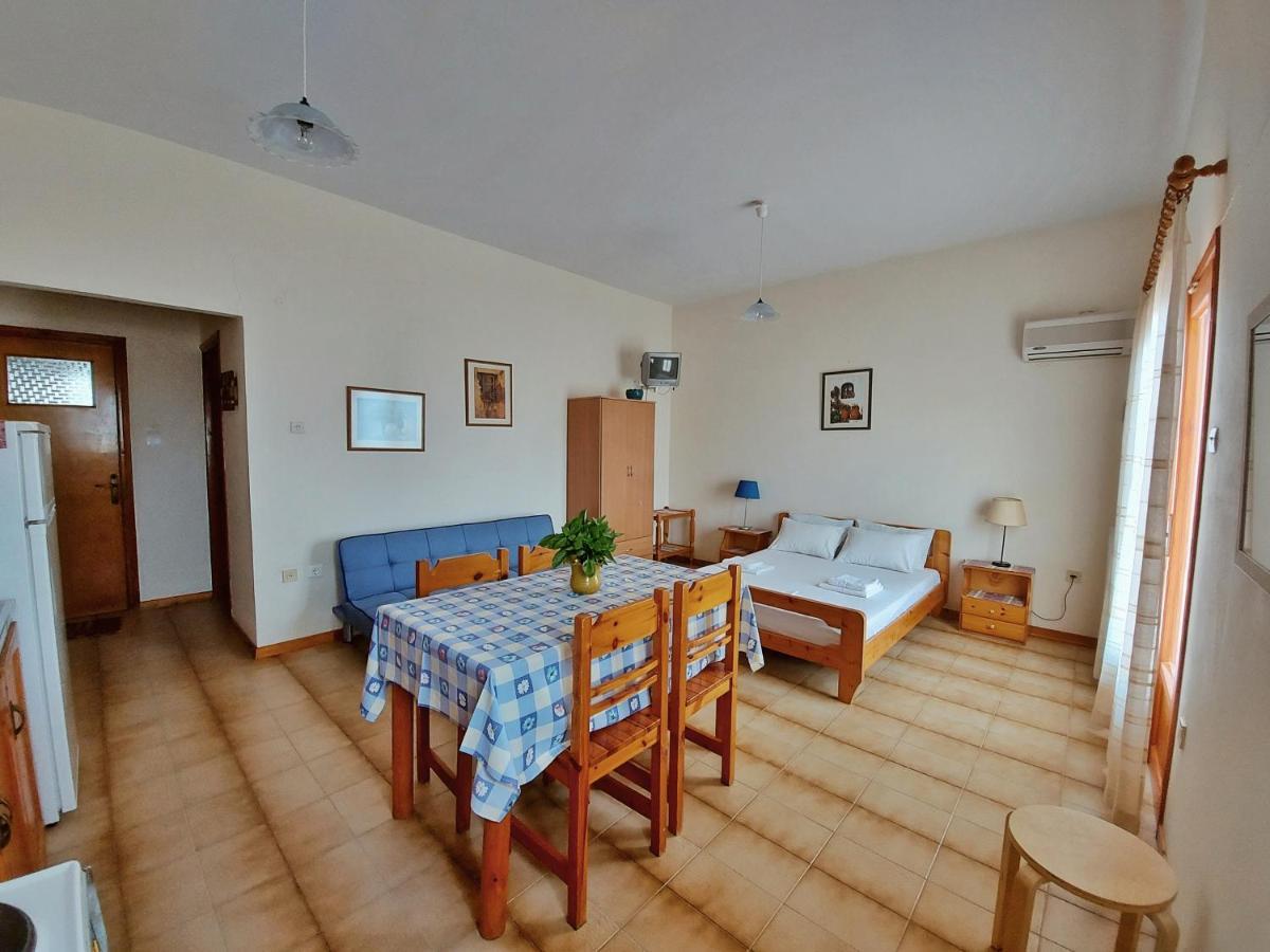 Seaview- 2 Space - Selfcatering Apartment - Helen No 3 Xiropigado Exterior photo